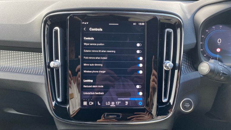 Volvo XC40 2.0 B4P Plus Dark 5dr Auto Petrol Estate